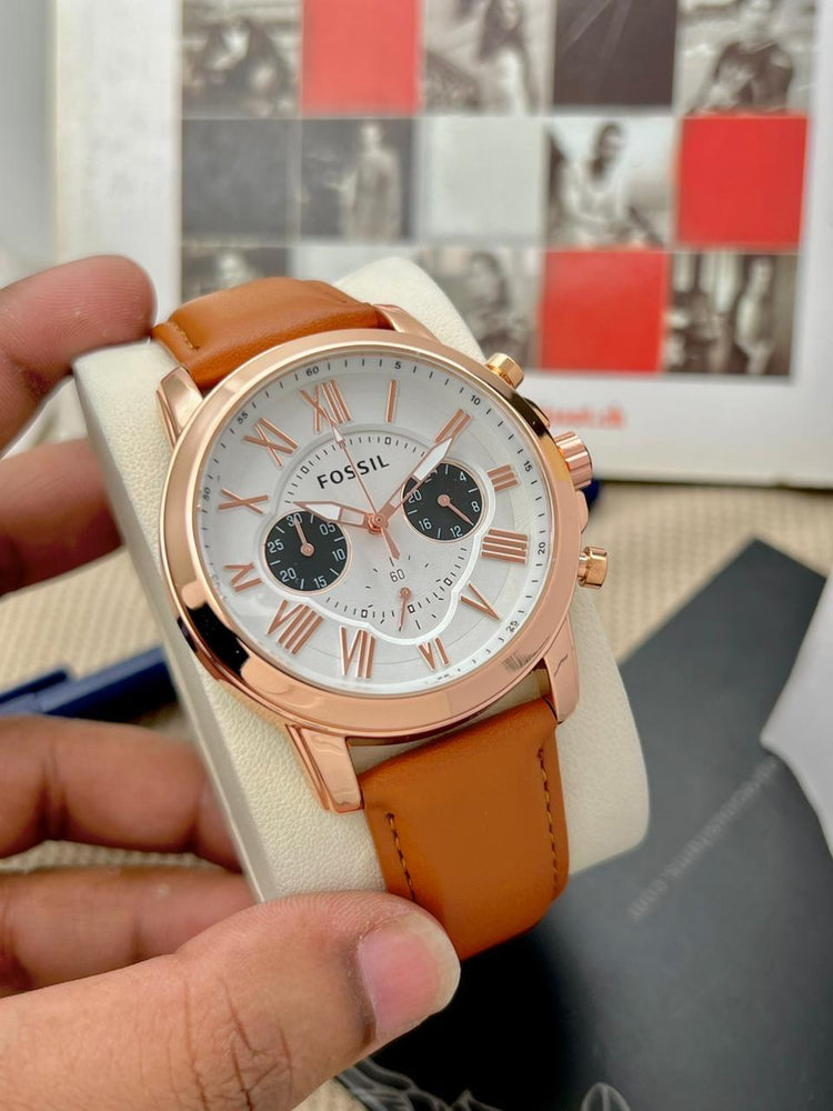 The fashion Brown Strap White Dial Chrono Watch For Men’s